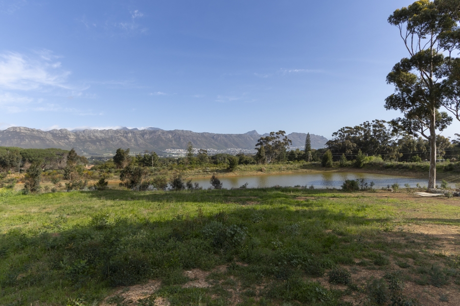 3 Bedroom Property for Sale in Sir Lowrys Pass Village Western Cape